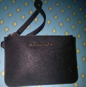 A wristlet wallet